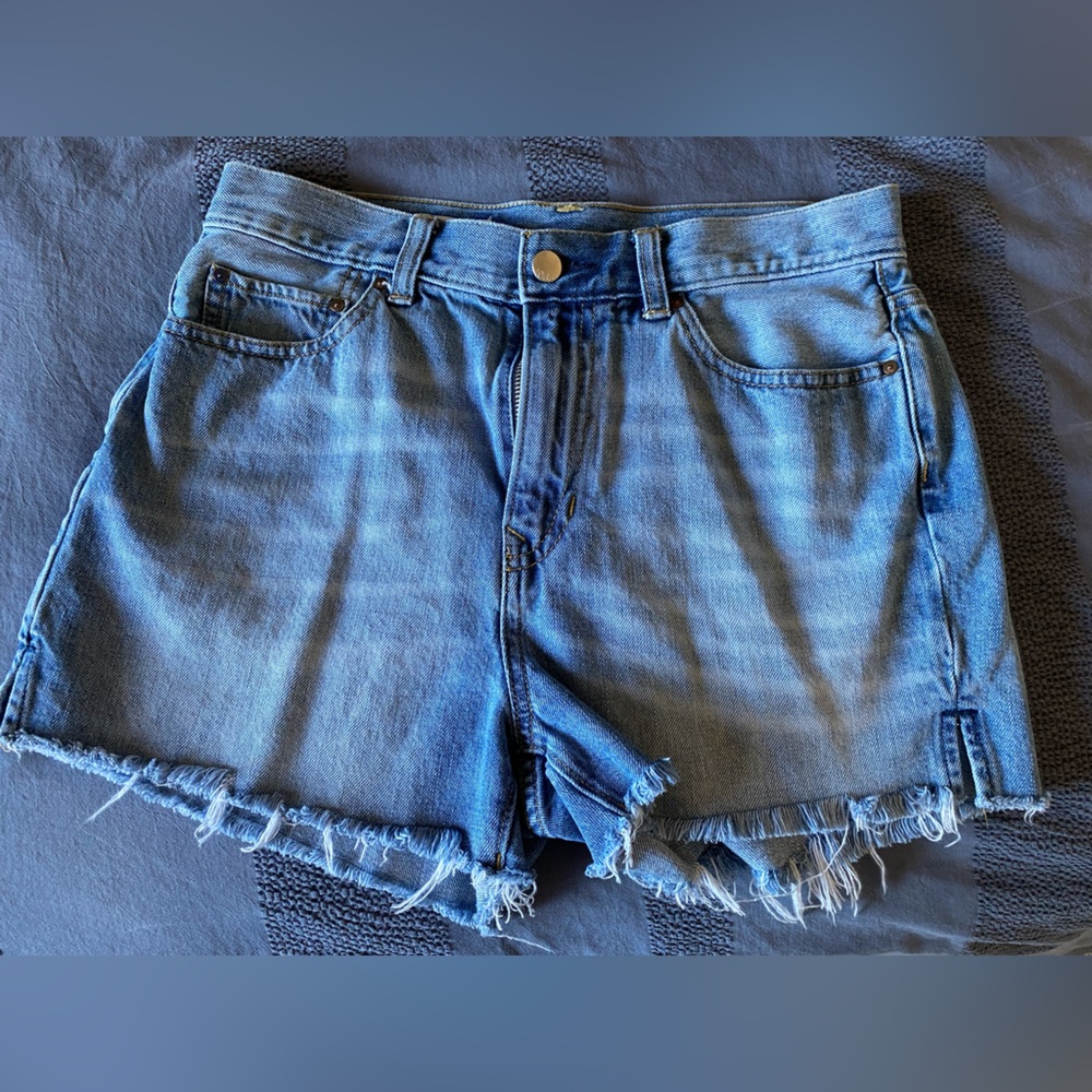 Gap | High-rise Cheeky Jean Shorts | size 29